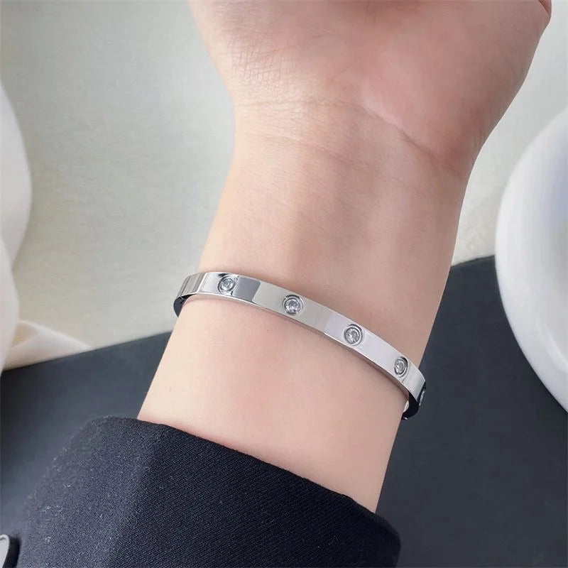 Everyday luxury bracelet for Woman 